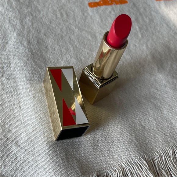 Estée Lauder lipstick - Picture 3 of 4